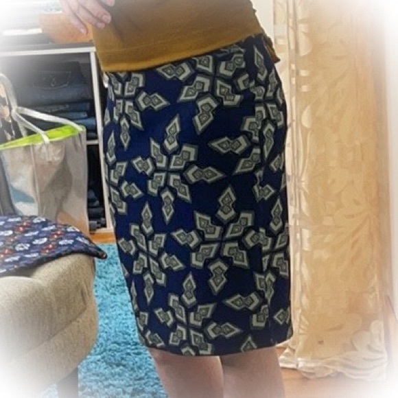 💕Super Cute NWT Lularoe Cassie Pencil Skirt💕 - Picture 2 of 7